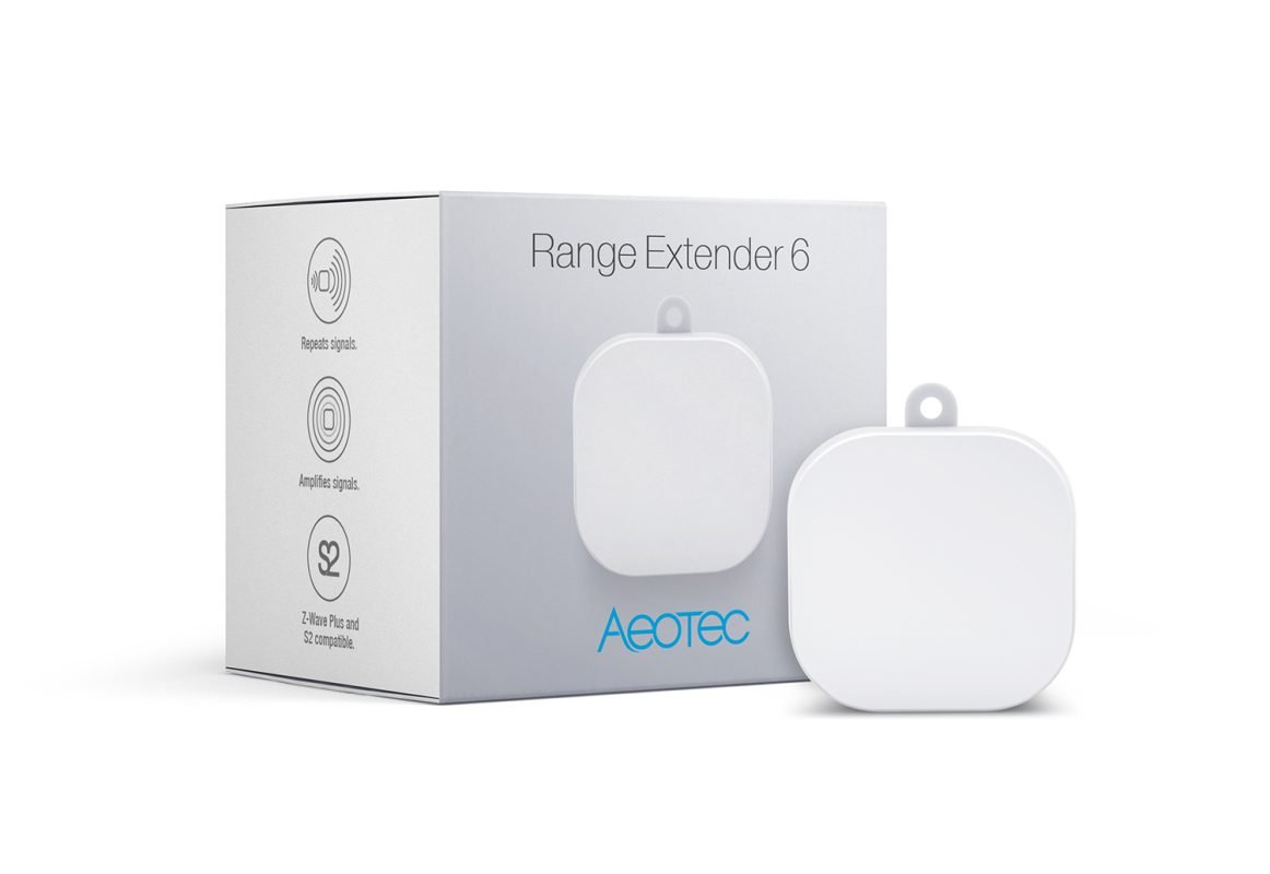 Aeotec Range Extender 6 Z-Wave repeater in a wall socket